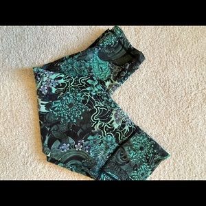 Lululemon Capri size 8 like new